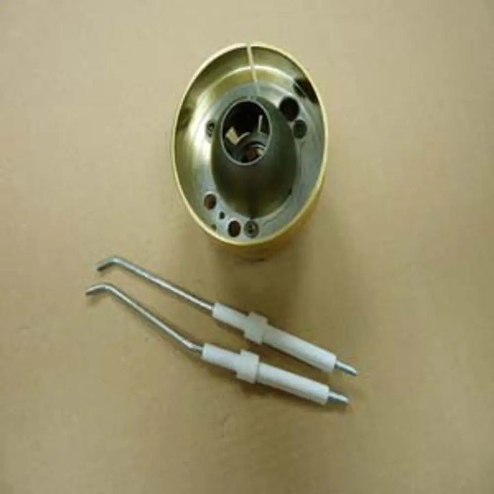 Zentrierstein mit Flammkopf, aus Metall gefertigt, zusammen mit zwei Kunststoffgriffen. Ein Produkt der Marke Remeha für spezifische Anwendungen.